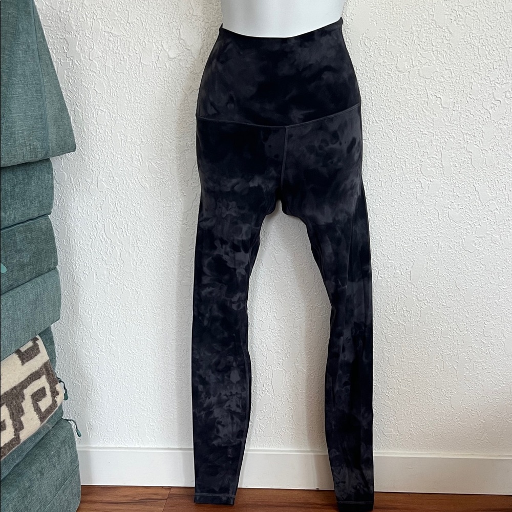 Lululemon Black Tie-Dye High-Waisted Leggings, size 2